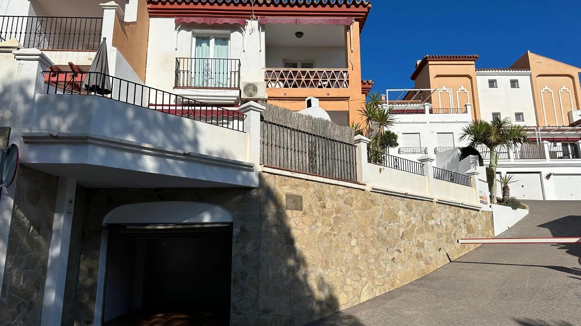 Spacious Family Villa Aljamar 8A Nerja